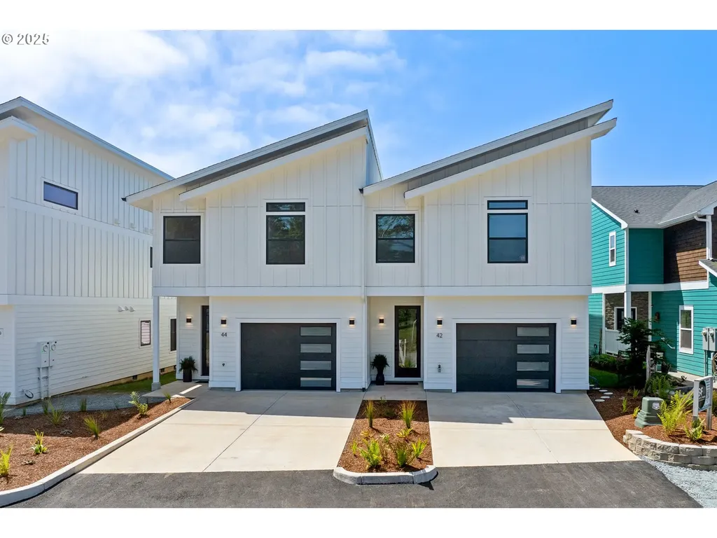 42 Washington Street Rockaway Beach OR 97136