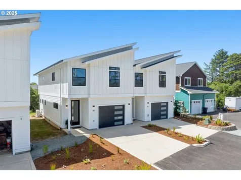 42 Washington Street Rockaway Beach OR 97136