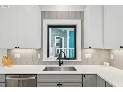 42 Washington Street Rockaway Beach OR 97136