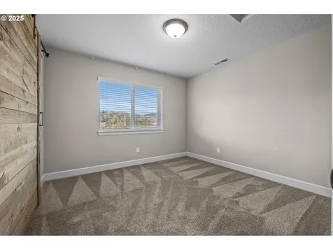 2910 NW Parkhurst Terrace Portland OR 97229