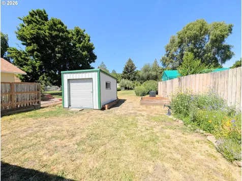 2704 N Ash Street La Grande OR 97850
