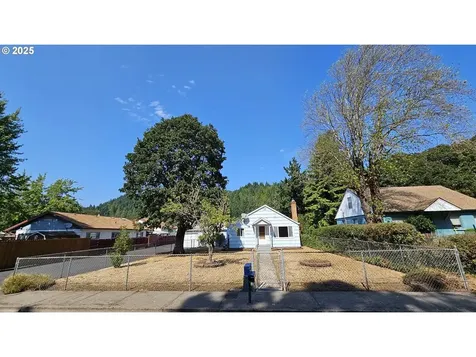 47861 Commercial Street Oakridge OR 97463