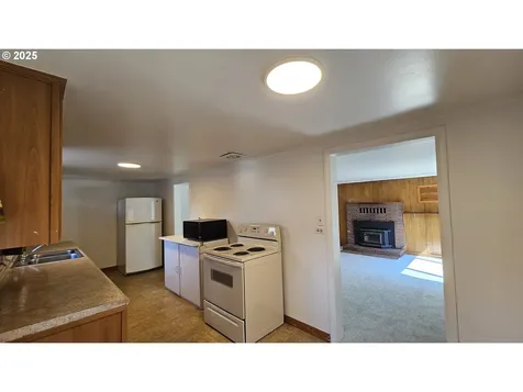 47861 Commercial Street Oakridge OR 97463