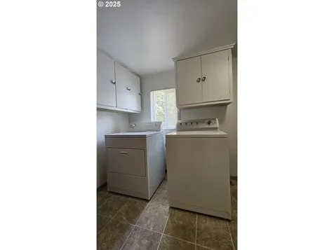 47861 Commercial Street Oakridge OR 97463