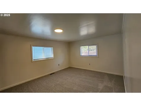 47861 Commercial Street Oakridge OR 97463
