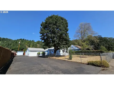 47861 Commercial Street Oakridge OR 97463