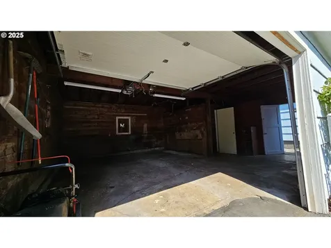 47861 Commercial Street Oakridge OR 97463