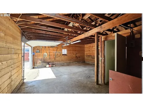 47861 Commercial Street Oakridge OR 97463