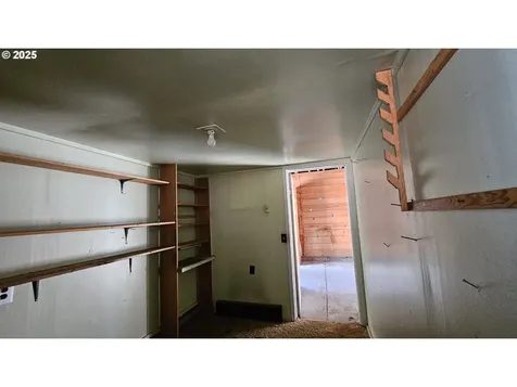 47861 Commercial Street Oakridge OR 97463