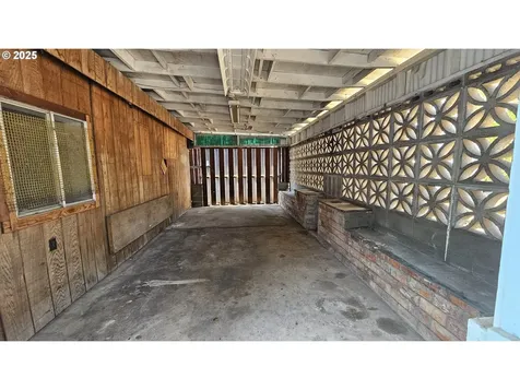 47861 Commercial Street Oakridge OR 97463