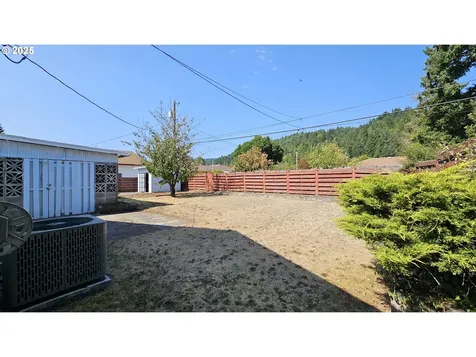 47861 Commercial Street Oakridge OR 97463