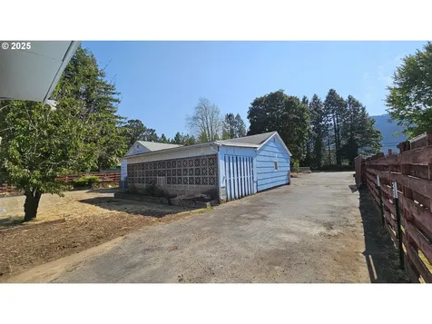 47861 Commercial Street Oakridge OR 97463