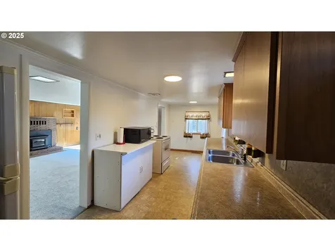 47861 Commercial Street Oakridge OR 97463