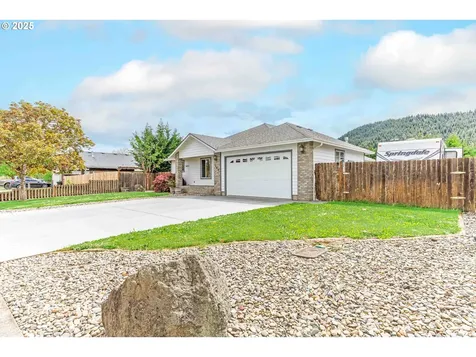 144 Clear Lake Street Oakland OR 97462