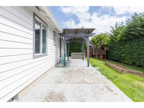 144 Clear Lake Street Oakland OR 97462