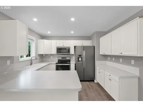 24895 Mccutcheon Avenue Veneta OR 97487