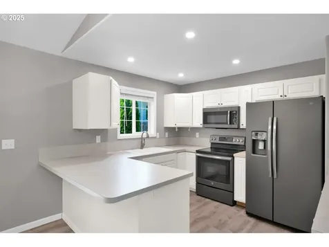24895 Mccutcheon Avenue Veneta OR 97487