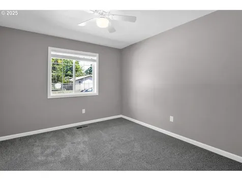 24895 Mccutcheon Avenue Veneta OR 97487