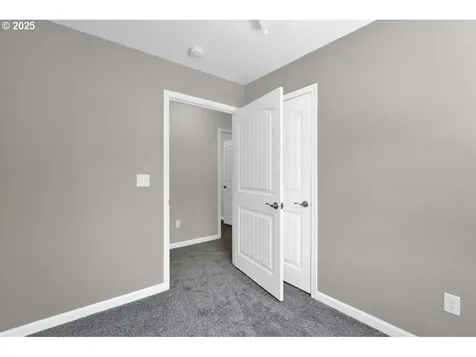 24895 Mccutcheon Avenue Veneta OR 97487