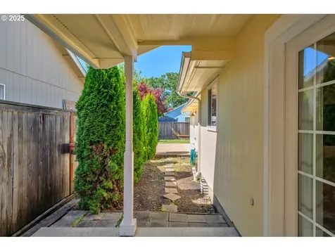 24895 Mccutcheon Avenue Veneta OR 97487