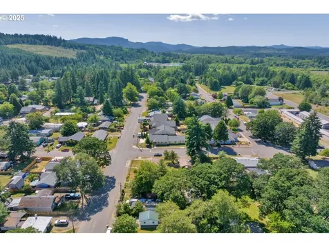24895 Mccutcheon Avenue Veneta OR 97487