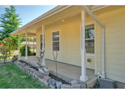 24895 Mccutcheon Avenue Veneta OR 97487