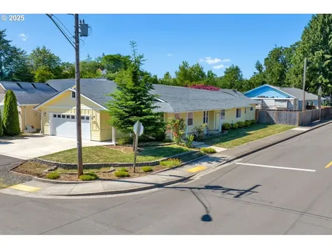 24895 Mccutcheon Avenue Veneta OR 97487