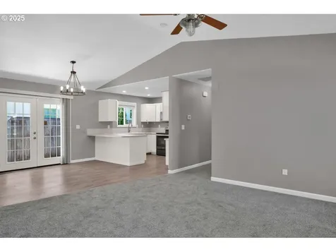 24895 Mccutcheon Avenue Veneta OR 97487