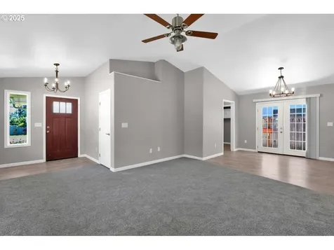 24895 Mccutcheon Avenue Veneta OR 97487