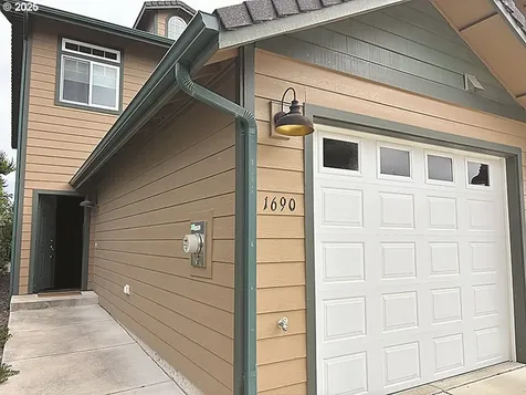 1690 32nd Street Florence OR 97439