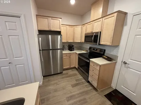 1690 32nd Street Florence OR 97439