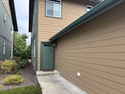 1690 32nd Street Florence OR 97439