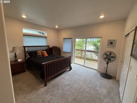 1690 32nd Street Florence OR 97439