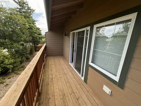1690 32nd Street Florence OR 97439