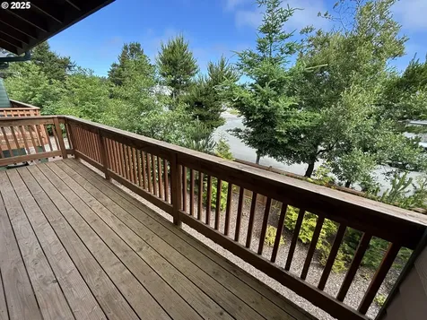 1690 32nd Street Florence OR 97439