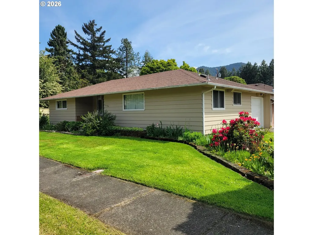 47858 W 1st Street Oakridge OR 97463