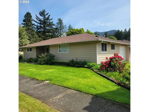 47858 W 1st Street Oakridge OR 97463