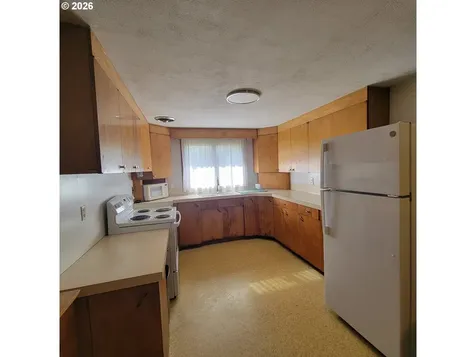 47858 W 1st Street Oakridge OR 97463