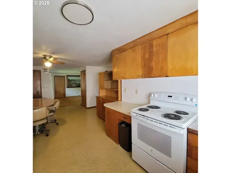 47858 W 1st Street Oakridge OR 97463