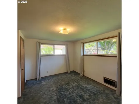 47858 W 1st Street Oakridge OR 97463