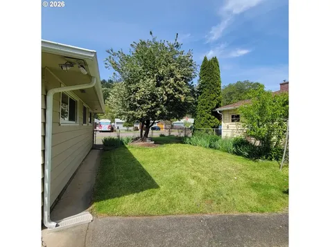 47858 W 1st Street Oakridge OR 97463