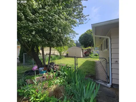 47858 W 1st Street Oakridge OR 97463