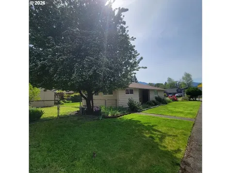 47858 W 1st Street Oakridge OR 97463