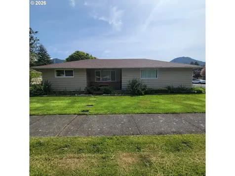 47858 W 1st Street Oakridge OR 97463