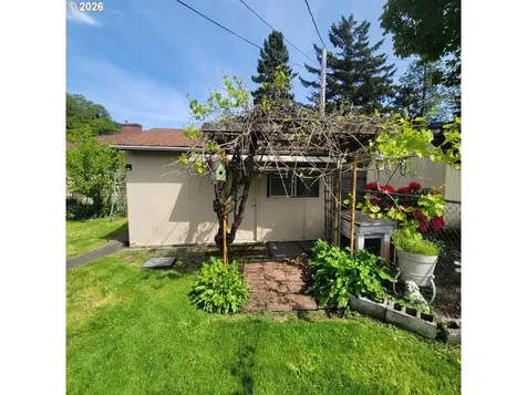 47858 W 1st Street Oakridge OR 97463