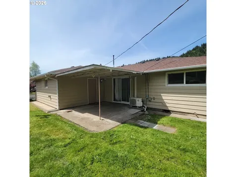 47858 W 1st Street Oakridge OR 97463