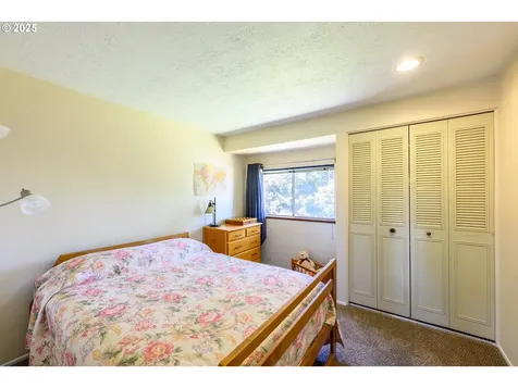 446 71st Street Springfield OR 97478
