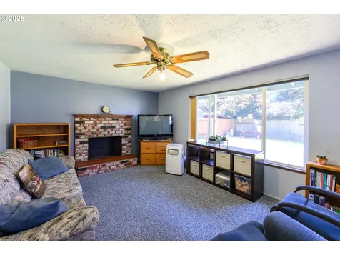 446 71st Street Springfield OR 97478