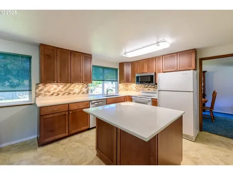 446 71st Street Springfield OR 97478