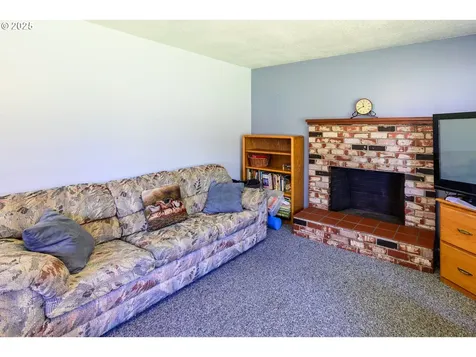 446 71st Street Springfield OR 97478